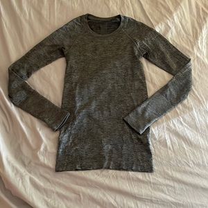 Lululemon Swiftly Speed, Size 4, greenish gray, long sleeve